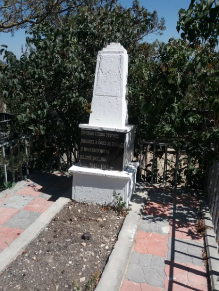 Братская могила советских воинов в с. Супсех, погибших в боях с фашистскими захватчиками, 1943г.