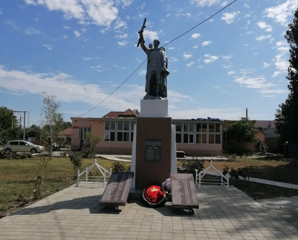 Братская могила советских воинов в с. Цибанобалка погибших в боях с фашистскими захватчиками, 1943 г.